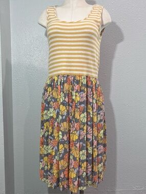 MATILDA JANE Floral Dress Size Large Fit
Flare Gray Yellow Rose Women's L